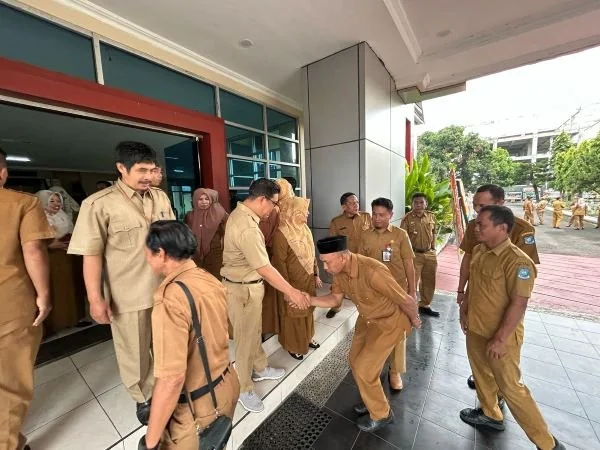 Wakil Bupati Andi Edy Manaf bersama ASN lingkup Pemkab Bulukumba usai Apel gabungan (Dok : Ist).