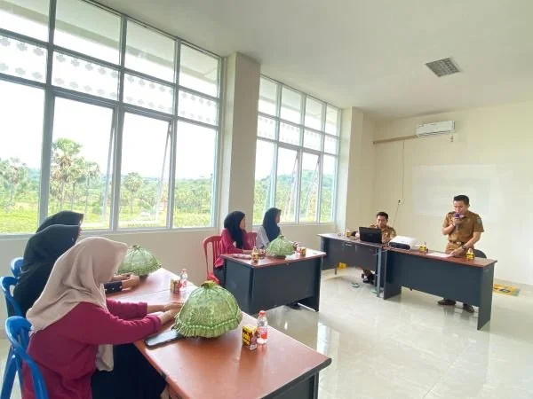 Kepala Puskesmas Bululoe, Alim Bachri, saat memberikan pembinaan dan pembekalan bagi remaja dalam program inovasi Jaring Smart (Dok : Ist).