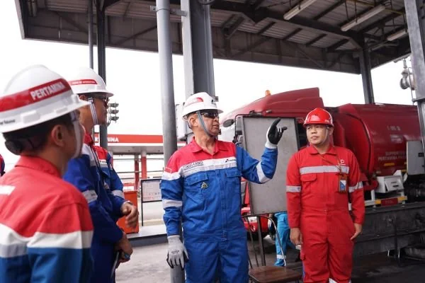 T Pertamina Patra Niaga Regional Sulawesi melaksanakan kegiatan Management Walkthrough (MWT) bersama Dewan Komisaris PT Pertamina (Persero). (Dok: Ist)