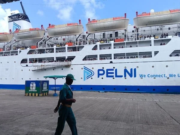 Kapal Pelni (Dok: Sinta KabarMakassar).