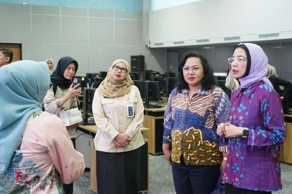 BGN saat Kunjungan Kerja di Diskominfo Makassar (Dok: Ist).