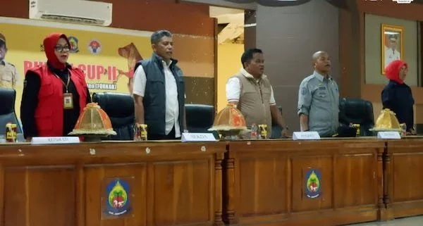 Pj Bupati Junaedi Bakri saat didampingi ketua KORMI Muh. Arifin Nur, Kadispora Abd. Rahman Nara, Wakil Ketua STI Provinsi Sulsel, St. Hatidjah serta Ketua PORSI Andi Rina Pallawagau saat menghadiri pembukaan FORKOB Cup II di Ruang Pola Kantor Bupati Jenep