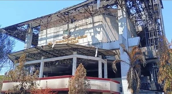 Gedung DPRD Kota Makassar Pasca Kebakaran, (Dok: Sinta KabarMakassar).
