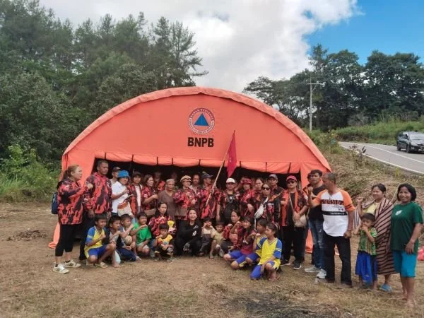 Pemuda Pancasila Torajaj saat menyerahkan bantuan, (Dok : Jerni).
