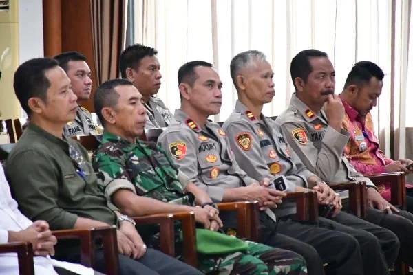Perangkat Daerah  TNI, Polri, Pemkab Sinjai dan Kepala Puskesmas se-Kabupaten Sinjai Hadir dalam Rakor PIN  (Dok : ist).