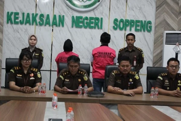 Kejari Soppeng menggelar rilis penetapan tersangka kasus Tipikor pegawai Bank pelat merah (Dok : Ist).