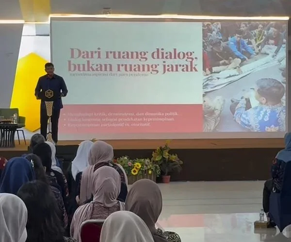 Bupati Bantaeng M Fathul Fauzy Nurdin saat memberikan materi kuliah umum di STIA LAN MAKASSAR. (IST).