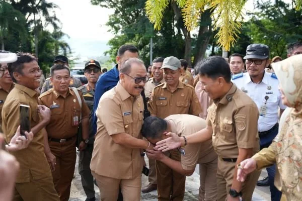 Gubernur dan Wagub Sulbar mulai berkantor untuk pertama kalinya (Dok : Ist).