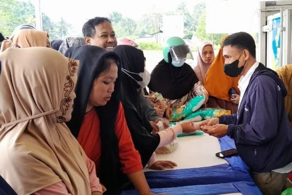 Pasar murah yang digelar Pemprov Sulbar di serbu pembeli (Dok : Ist).