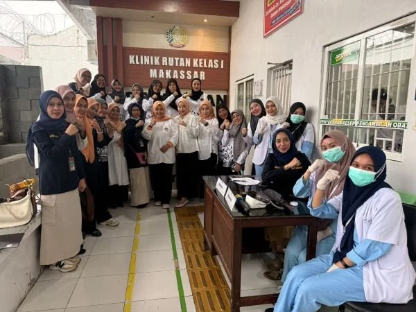 Rutan Kelas I Makassar bekerja sama dengan Balai Besar Kesehatan (BBKK) menggelar kegiatan pemeriksaan kesehatan gratis dan deteksi dini penyakit bagi Warga Binaan Pemasyarakatan. Dok. Ist