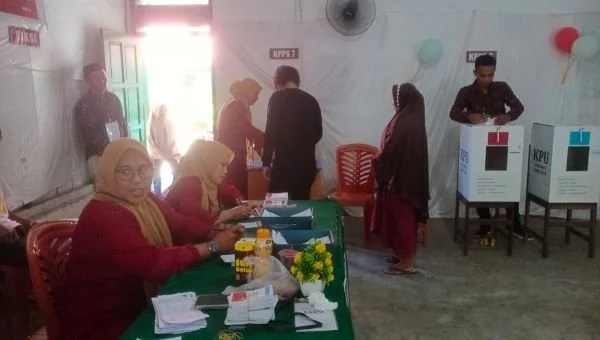 Suasana pemilihan di TPS 001 Lingkungan Salaka, Kelurahan Salaka, Kecamatan Pattalassang, Takalar (Dok : Saleh KabarMakassar).