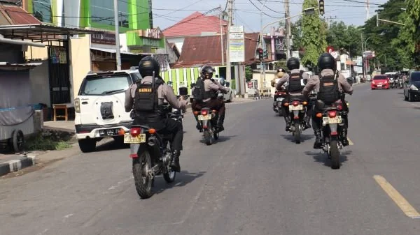 Unit Patmor Sat Samapta Polres Bantaeng saat melakukan patroli di titik rawan. (Ist).