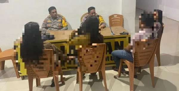 Mediasi dugaan kasus perselingkuhan di Polsek Mamuju (Dok : Ist).