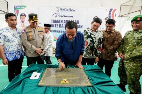 Gubernur Sulawesi Selatan Andi Sudirman Sulaiman meresmikan Taman Andalan Rante Ra'da di Toraja Utara (Dok. Ist)