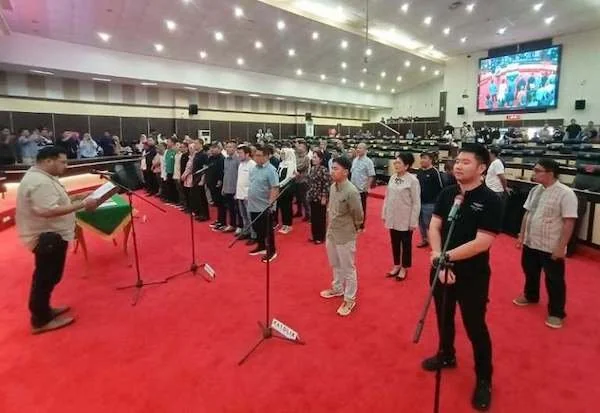 Suasana gladi pelantikan dan pengambilan sumpah Anggota DPRD Sulsel periode 2024-2029 di ruang rapat paripurna DPRD Sulsel, Makassar, Minggu (15/9).