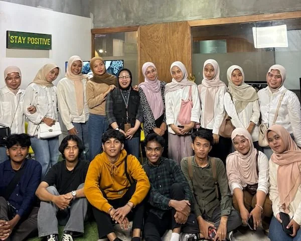 Saat Mahasiswa Komunikasi UIM Kunjungi Kantor KabarMakassar (Foto : KabarMakassar)