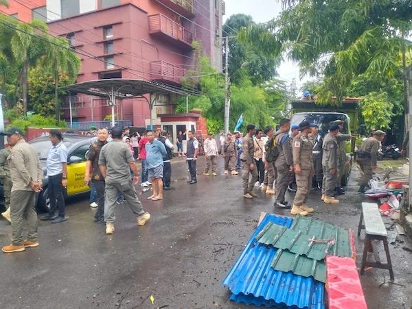 Suasana Penertiban PKL di Makassar (Dok: Ist).