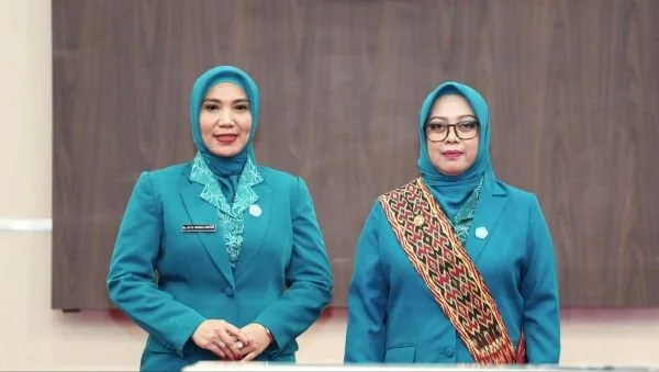 Pj Ketua Tim Penggerak PKK Sulsel, Sofha Marwah Bahtiar, melantik Uswatun Hasanah sebagai Pj Ketua TP PKK sekaligus Dekranasda Pinrang.