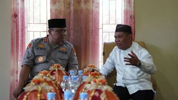 Kapolda Sulbar saat bertemu dengan Ketua Nahdlatul Ulama Sulawesi Barat (Dok : Ist).