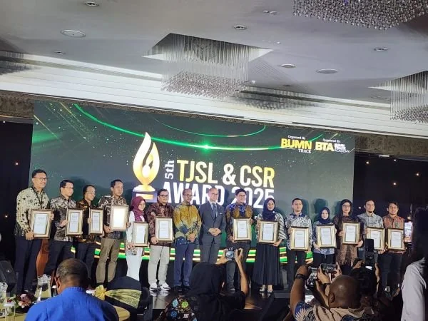 BUMN Track CSR Awards (Dok : Ist).