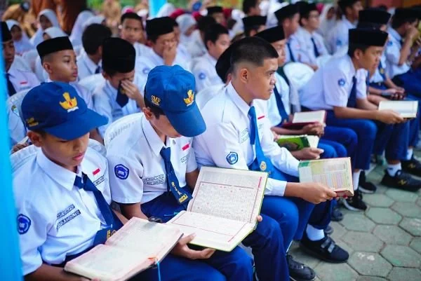 Ilustrasi Siswa sekolah saat mengaji (Dok : Ist)