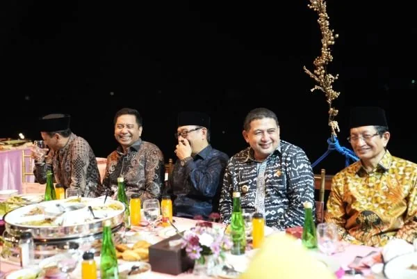 Wali Kota Makassar Munafri Arifudin Bersama Menteri Agama RI, Prof. Dr. KH. Nasaruddin Umar dan Rombangan saat Menikmati Pinisi, (Dok: Ist).