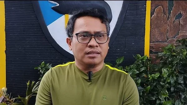 : Anggota komisi 3 DPRD Kabupaten Jeneponto, Hariyanto, saat ditemui di Kantor Syahbandar. (Ullah).