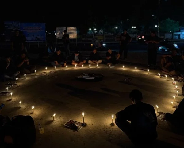 Aksi solidaritas dan doa bersama yang dilaksanakan Aliansi Jurnalis Mamuju (Dok: Ist)