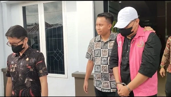 Kejari Pangkep menetapkan dua orang tersangka kasus pengadaan dan pemasangan CCTV,.