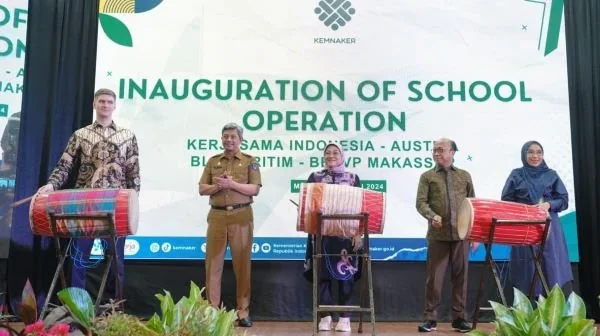 Pj Sekda Sulsel, Andi Muhammad Arsjad saat membuka kegiatan Inauguration of School Operation Kerjasama Indonesia - Austria, Balai Latihan Kerja (BLK) Maritim, di Aula Syekh Yusuf BBPVP Makassar, Selasa, (7/5).