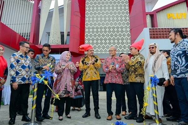 Wagub Fatmawati Dampingi Menteri UMKM RI Resmikan UPT Pusat Layanan Usaha Terpadu Pemprov Sulsel (Dok : Ist).