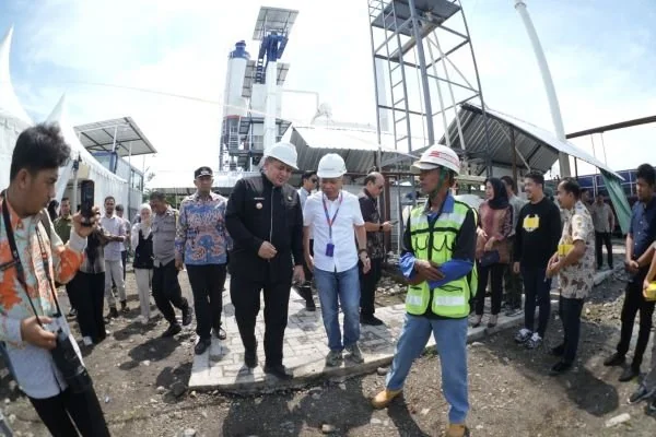 Wali Kota Makassar Munafri Arifuddin saat Menghadiri Peresmian Asphalt Mixing Plant (AMP) milik PT Tujuh Wali Wali, unit Bisnis Bosowa Corporindo, (Dok: Ist).
