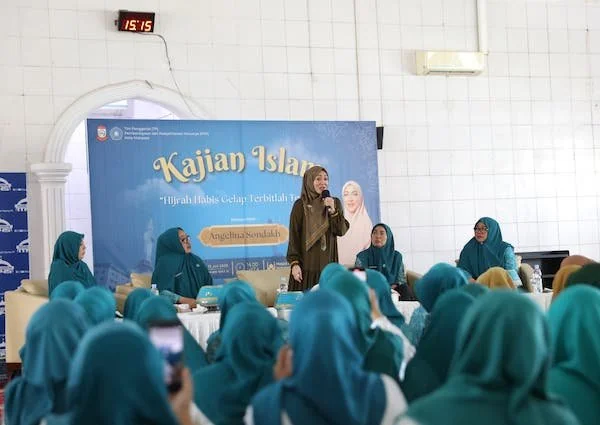 Angelina Sondakh saat di Kajian Islam Program Kerja Pokja I PKK Kota Makassar, (Dok: Ist).