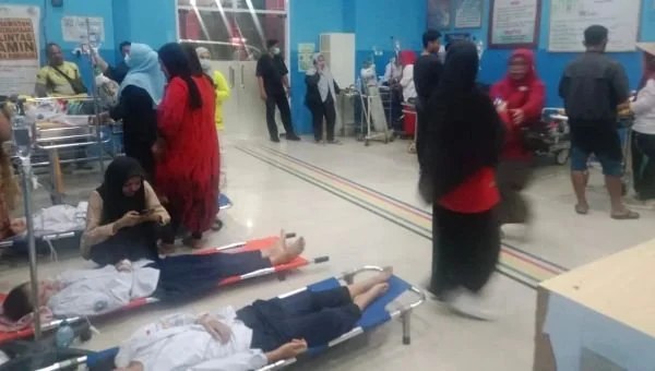 Diduga kelelahan, pelajar yang mengikuti loba gerak jalan di Takalar masuk UGD (Dok : ist).