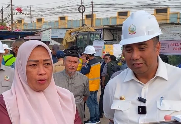 Bupati Maros dan Camat Moncongloe. (Dok: Ist)