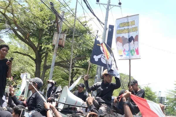Suasana Masa Aksi Penolakan PSEL di Balaikota Makassar (Dok: KabarMakassar).