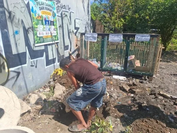 Pilah Sampah di Kelurahan Daya Kota Makassar (Dok: Ist).