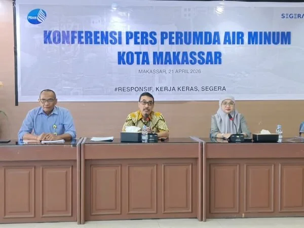 Pelaksana Tugas (Plt) Direktur Utama PDAM Makassar, Andi Syahrum Makkuradde saat Konfresi pers (Batik), (Dok: Sinta KabarMakassar).