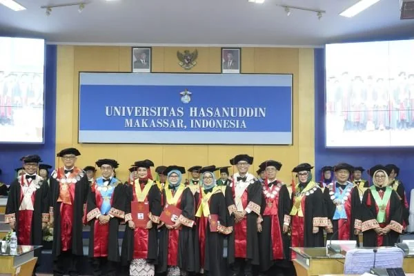 Pengukuhan tiga Profesor baru Fakultas Kedokteran Universitas Hasanuddin (Dok : Ist).