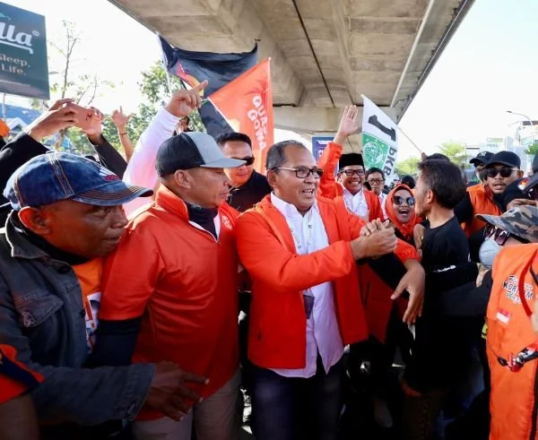 Calon Gubernur Sulsel, Danny Pomanto saat hendak mendaftar ke KPU Sulsel (Dok: Ist)