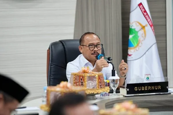 Gubernur Sulbar Suhardi Duka saat memimpin rakor dengan Bupati (dok: ist)
