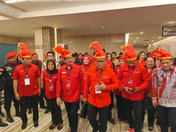 Sekretaris Jenderal DPP PDI Perjuangan, Hasto Kristiyanto (tengah), (Dok: Sinta KabarMakassar).