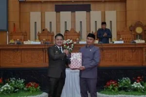 Wakil Bupati Luwu Muh. Dhevy Bijak Pawindu menyampaikan Rancangan Peraturan Daerah (Ranperda) tentang Pertanggungjawaban Pelaksanaan APBD Tahun Anggaran 2025 (Dok: Ist)