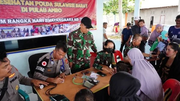 Pemeriksaan kesehatan di Pulau Ambon.