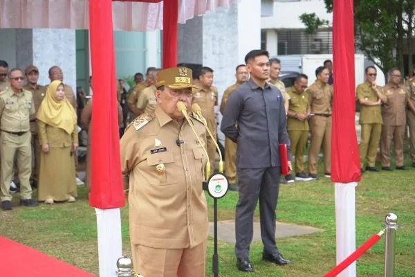 Wagub Sulbar Salim S Mengga saat memimpin apel pagi (Dok : Ist).