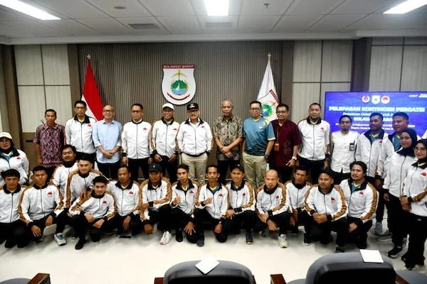Gubernur Sulbar saat melepas kontingen Gateball Sulbar (dok:Ist)