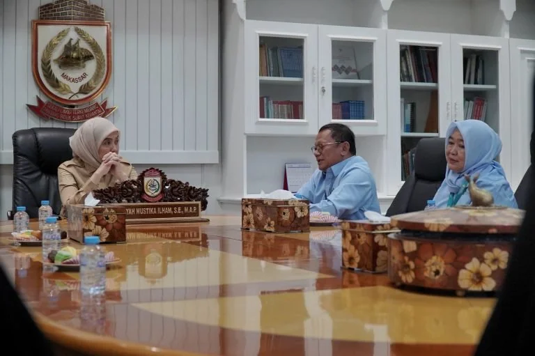 Kepala Dinas Kesehatan Kota Makassar, dr. Nursaidah Sirajuddin, audiensi BBPK Kemenkes yang diterima Wakil Wali Kota Makassar, Aliyah Mustika Ilham, di Kantor Wali Kota Makassar, Senin (22/9/2025). (Foto:ist)