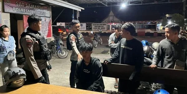 Remaja yang di amankan personel Polresta Mamuju karena mabuk (Dok : Ist).