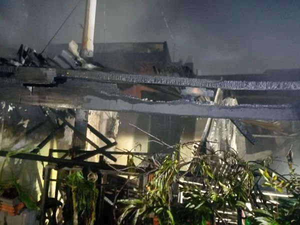 Kondisi rumah yang terbakar di Jalan Tidung Kota Makassar (Dok: Ist).