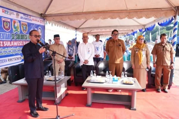 Gubernur Sulbar Suhardi Duka saat membuka GPM di halaman kantor Kantor Gubernur Sulbar (Dok: Ist)